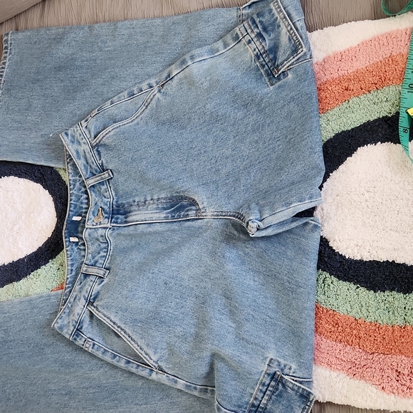 Forever 21 Wide-Leg Cargo Jeans - Picture 12 of 12